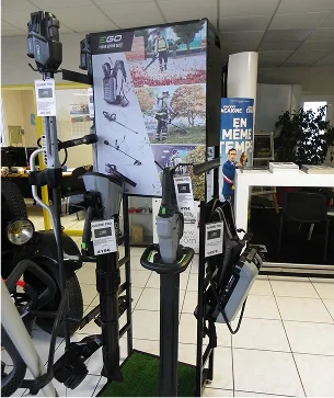 debrousailleuse à La Chaize‑le‑Vicomte près de La Roche-sur-Yon en Vendée 85