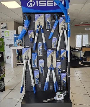 taille haies à La Chaize‑le‑Vicomte près de La Roche-sur-Yon en Vendée 85